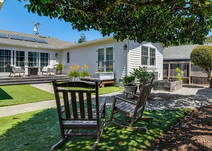 Walkable Mill Valley Gem: Private Patio + Yard